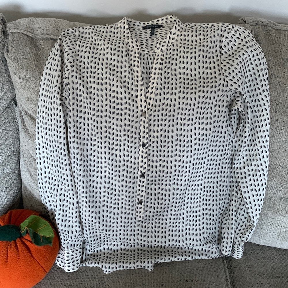 Daisy Fuentes long sleeve blouse